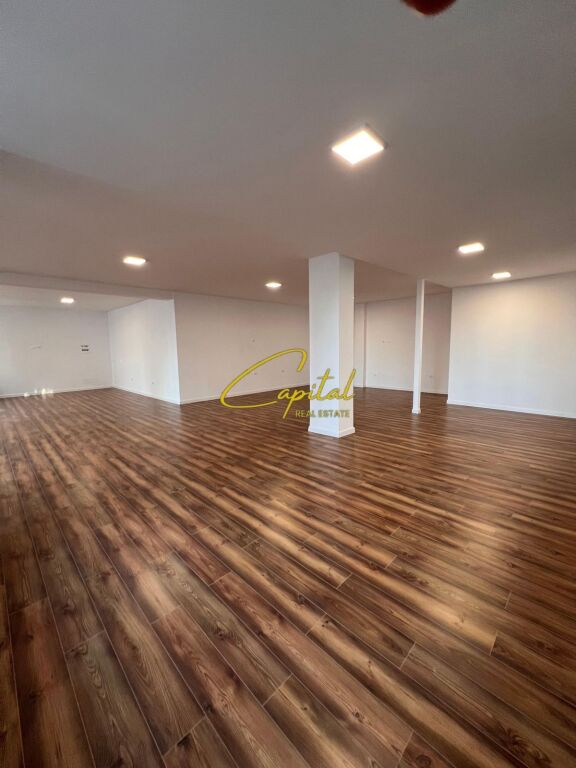 AMBIENT BIZNESI ME QIRA 150 M2 LIQENI I THATE 180.000 LEKE