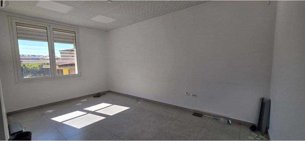 DELIJORGJI, VIA "KAVAJËS", EDIFICIO DI 4 PIANI IN AFFITTO! 13.500 € /Mese