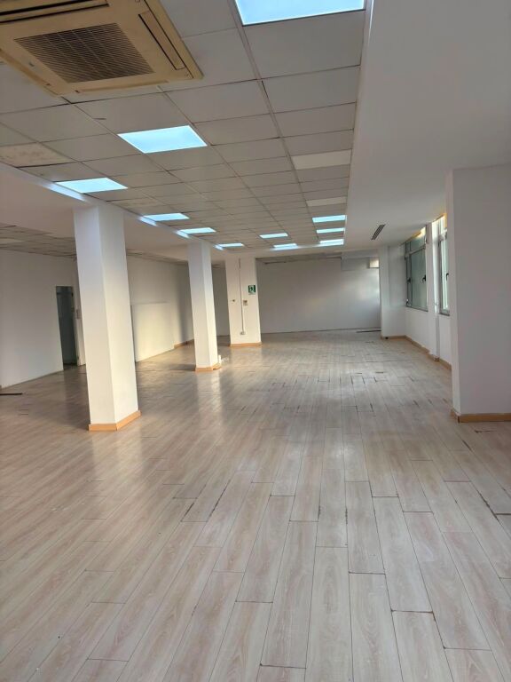 Locale commerciale in affitto, Bllok