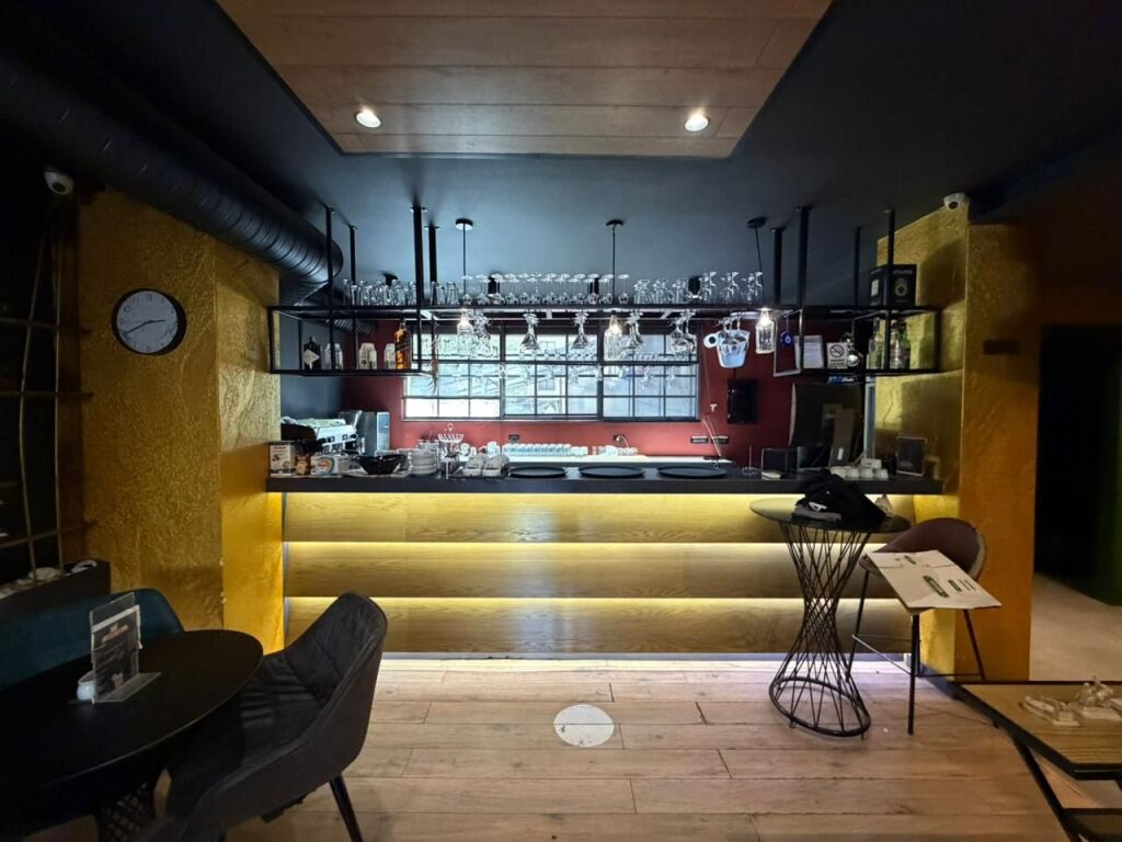 Bar Caffè in affitto presso il Palazzo con la Freccia.