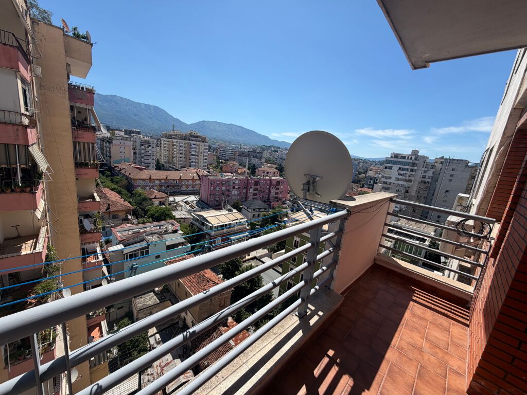2+1,9 floors center,1000 euro ,parking 100 euro