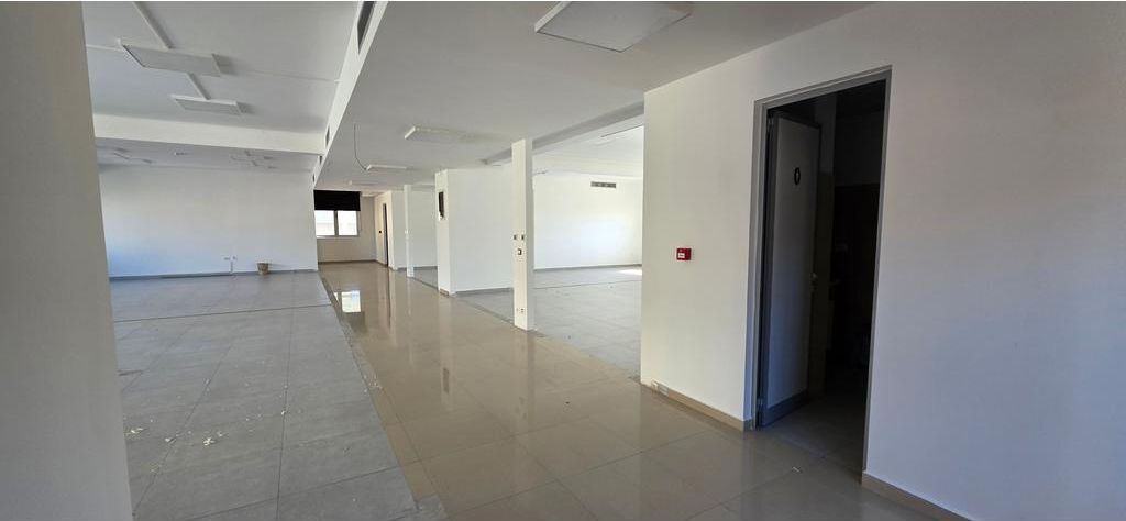 DELIJORGJI, VIA "KAVAJËS", EDIFICIO DI 4 PIANI IN AFFITTO! 13.500 € /Mese