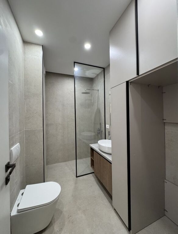 Shitet Apartament 2+1 në 21 Dhjetori, Tiranë, 238.000 Euro