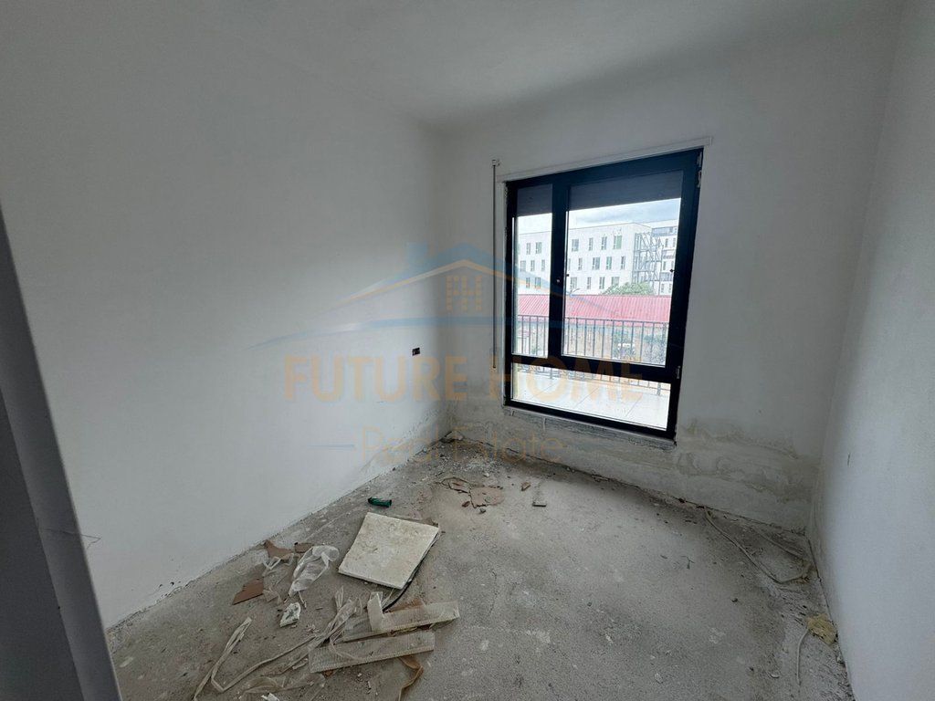 Shitet, Apartament 2+1+2, 5 Maj, Tirane.