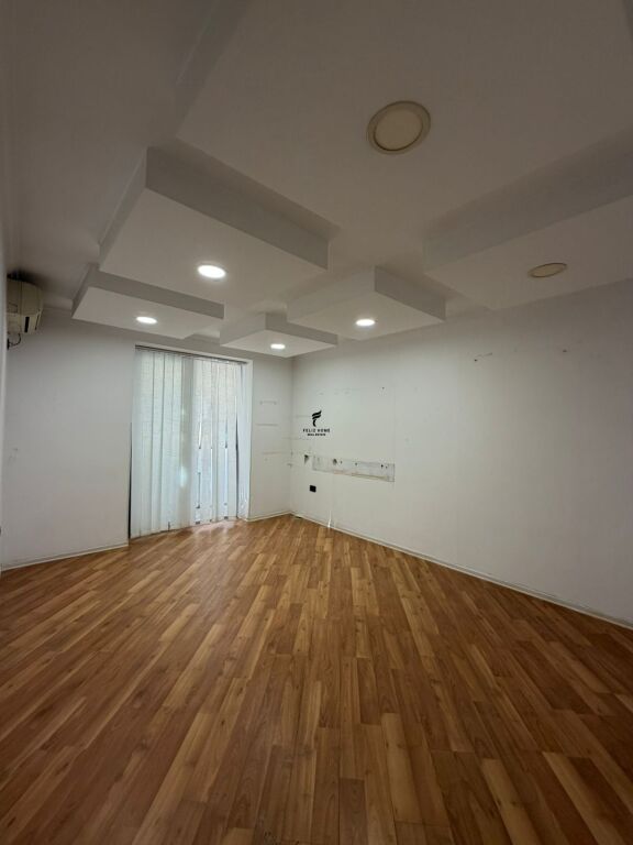 ZYRE ME QERA 70M2 RRUGA E KAVAJES 80.000 LEKE FH-79364