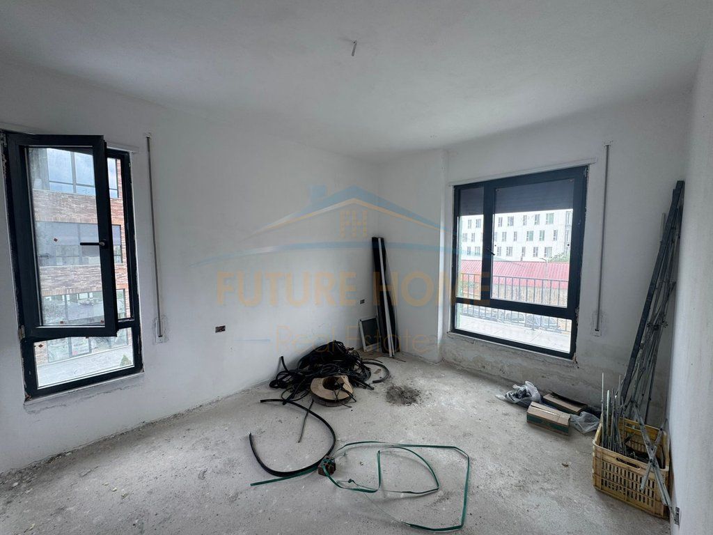 Shitet, Apartament 2+1+2, 5 Maj, Tirane.