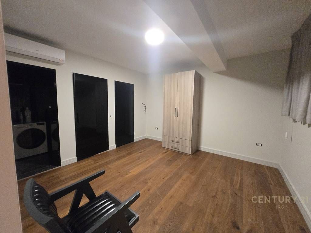 Villa con piscina in affitto a Kodra e Diellit 2!