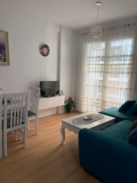 Apartament 1+1 per qera Univers City !