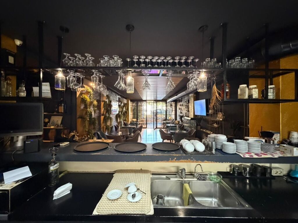 Bar Caffè in affitto presso il Palazzo con la Freccia.