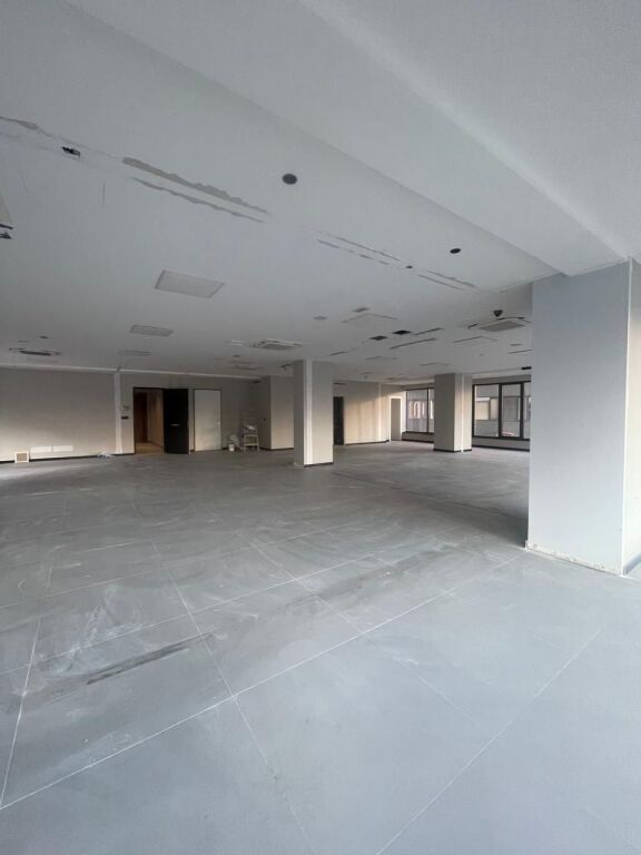 🏢 Spazio Commerciale Premium in Affitto – Complesso Delijorgji