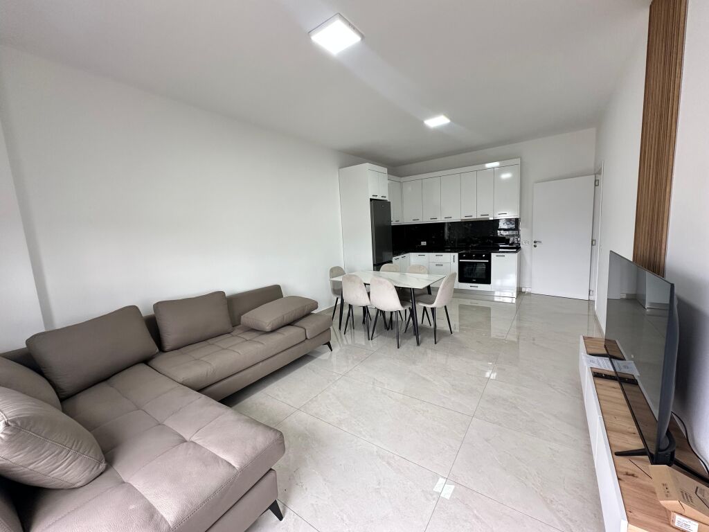 Shitet me kredi 💥2+1+2/Shitje 📍Paskuqan 📌135000€