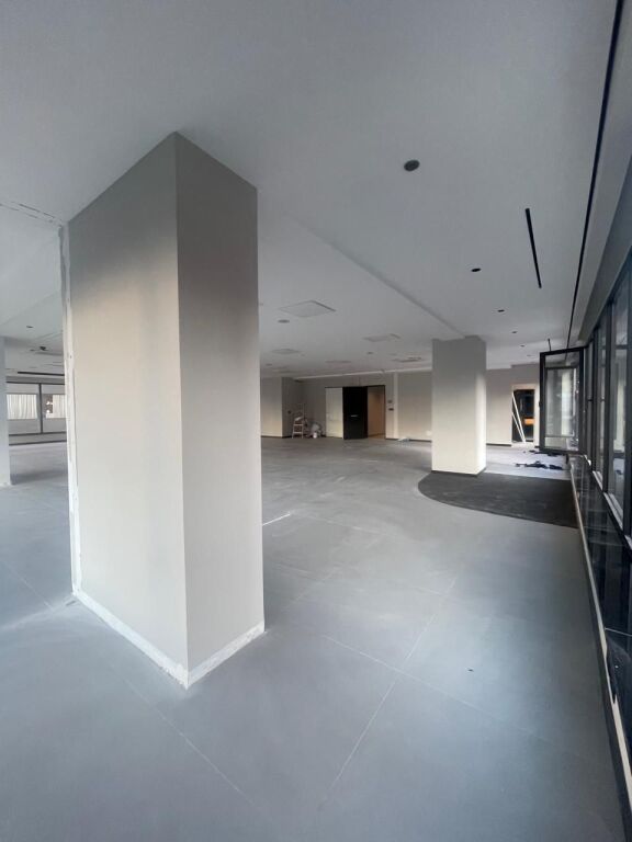 🏢 Spazio Commerciale in Affitto – Complesso Delijorgji