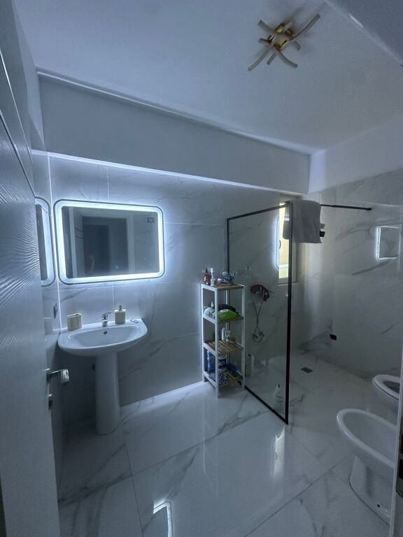 Jepet me qira apartament 2+1+2