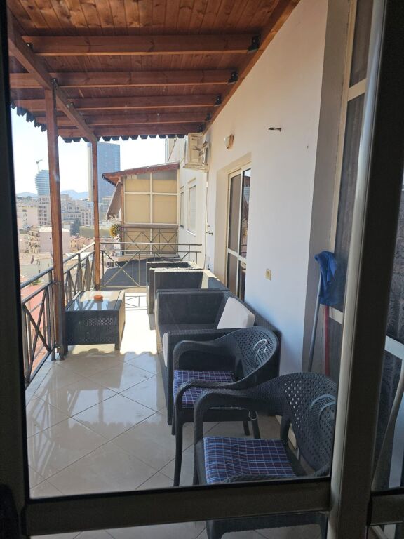Apartament 2+1,Rruga e Barrikadave!