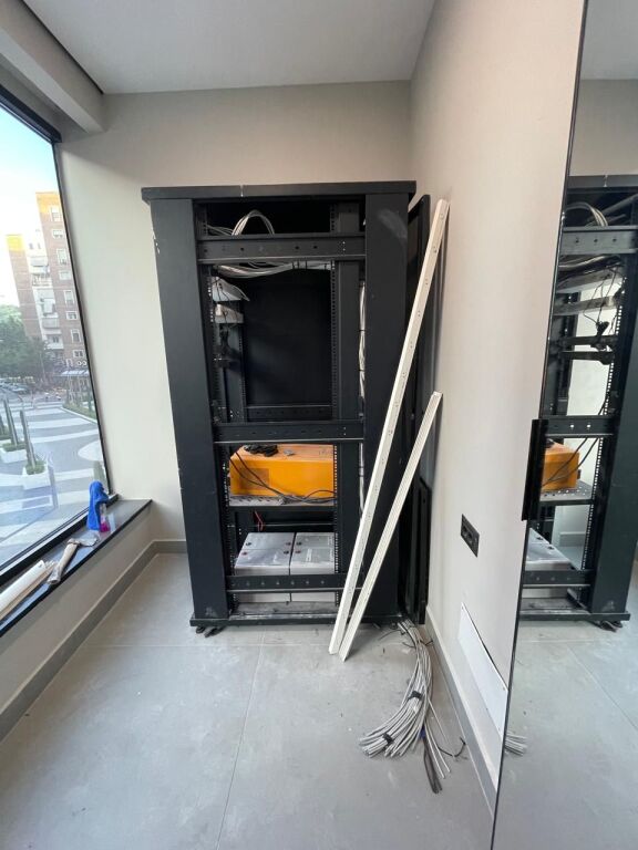 🏢 Spazio Commerciale Premium in Affitto – Complesso Delijorgji