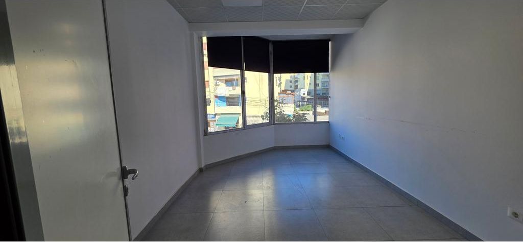 DELIJORGJI, VIA "KAVAJËS", EDIFICIO DI 4 PIANI IN AFFITTO! 13.500 € /Mese