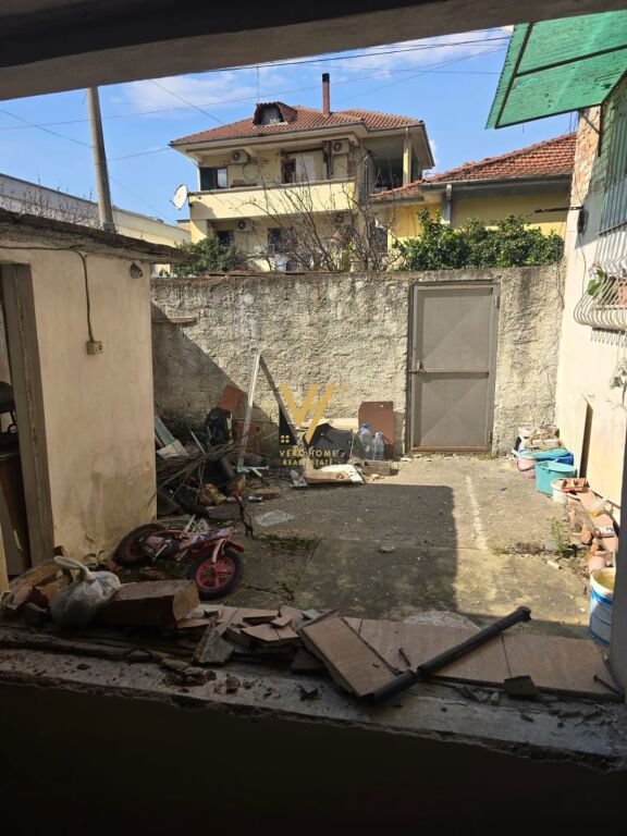 TERRENO CON EDIFICIO ESISTENTE IN VENDITA A SIRI KODRA 220.000 EURO