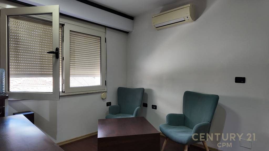 Prestigious Office for Sale in Block – Ideal for Business or Investment