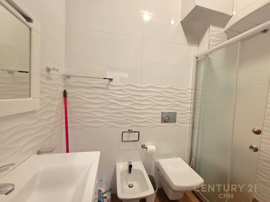 APARTAMET 2+1 ME QIRA TEK SHALLVARET bot143019