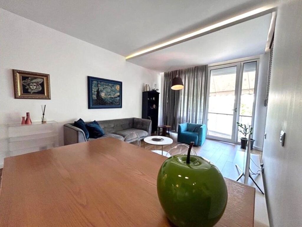 APARTMENT 2+1+2+BALCONY FOR RENT AT DRY LAKE