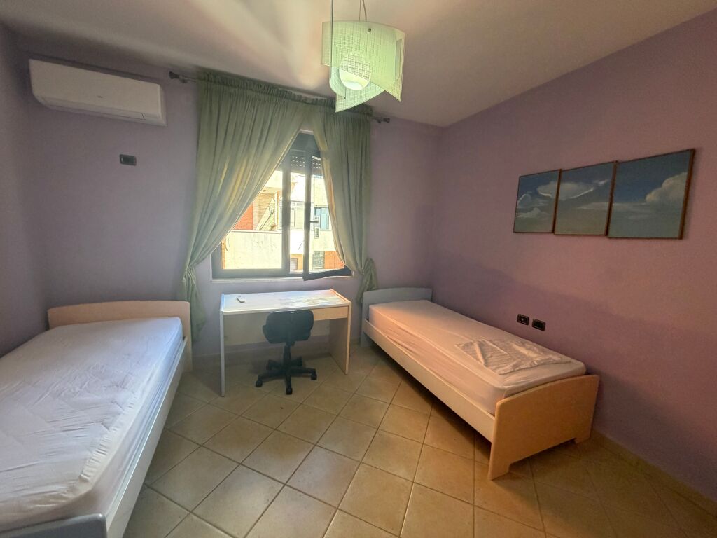 2+1,9 floors center,1000 euro ,parking 100 euro