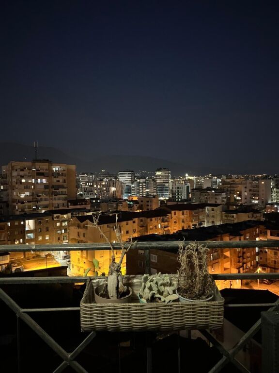 Apartament 2+1,Rruga e Barrikadave!