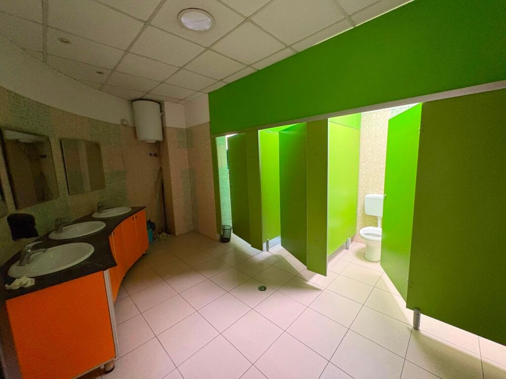 Locale commerciale in affitto, Bllok