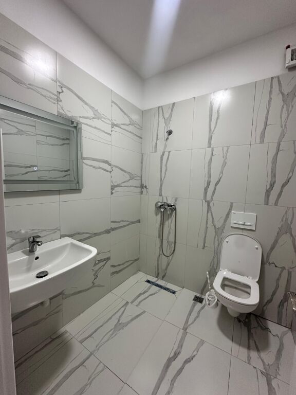 Shitet me kredi 💥2+1+2/Shitje 📍Paskuqan 📌135000€