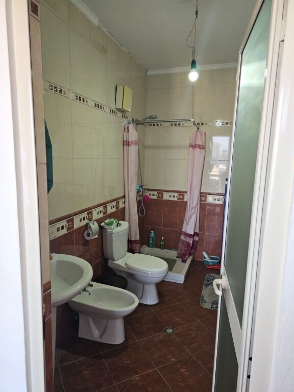 Apartament 2+1,Rruga e Barrikadave!