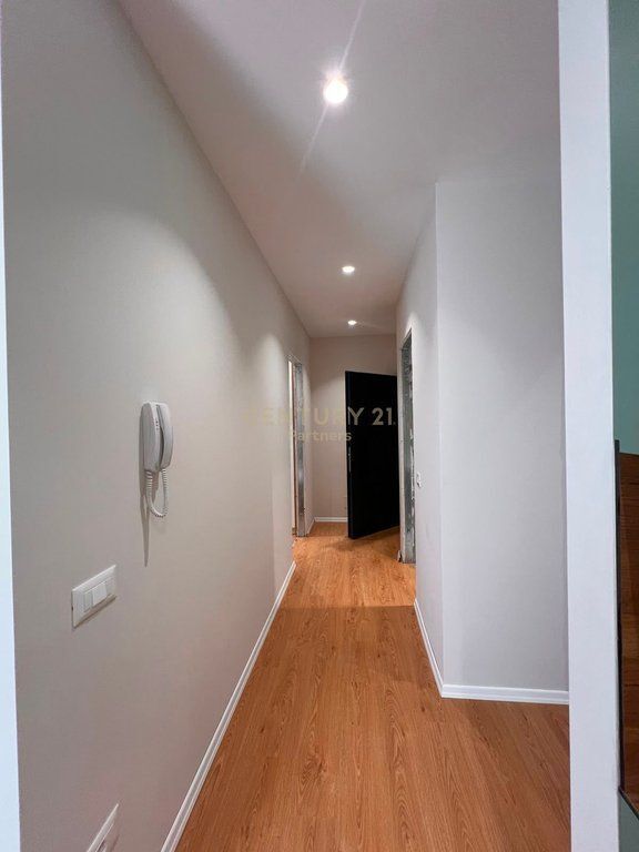 Affittasi appartamento moderno 2+1+2 con veranda a Don Bosko