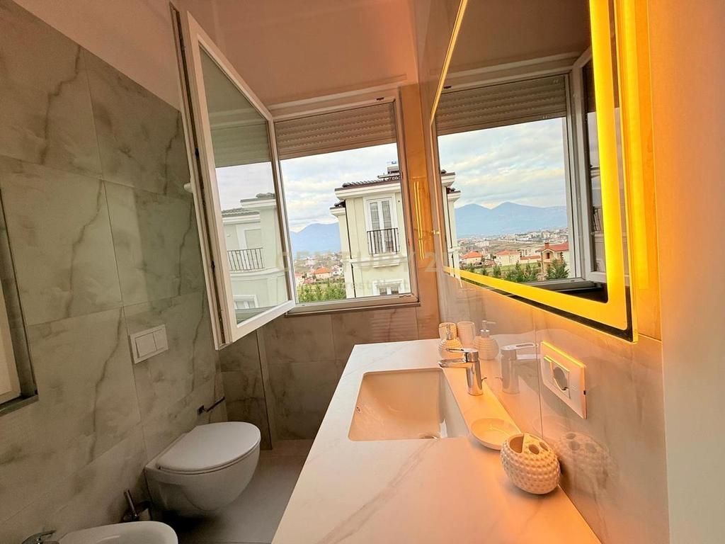 VILLA MODERNA SU 3 PIANI IN AFFITTO VICINO A TEG!!!