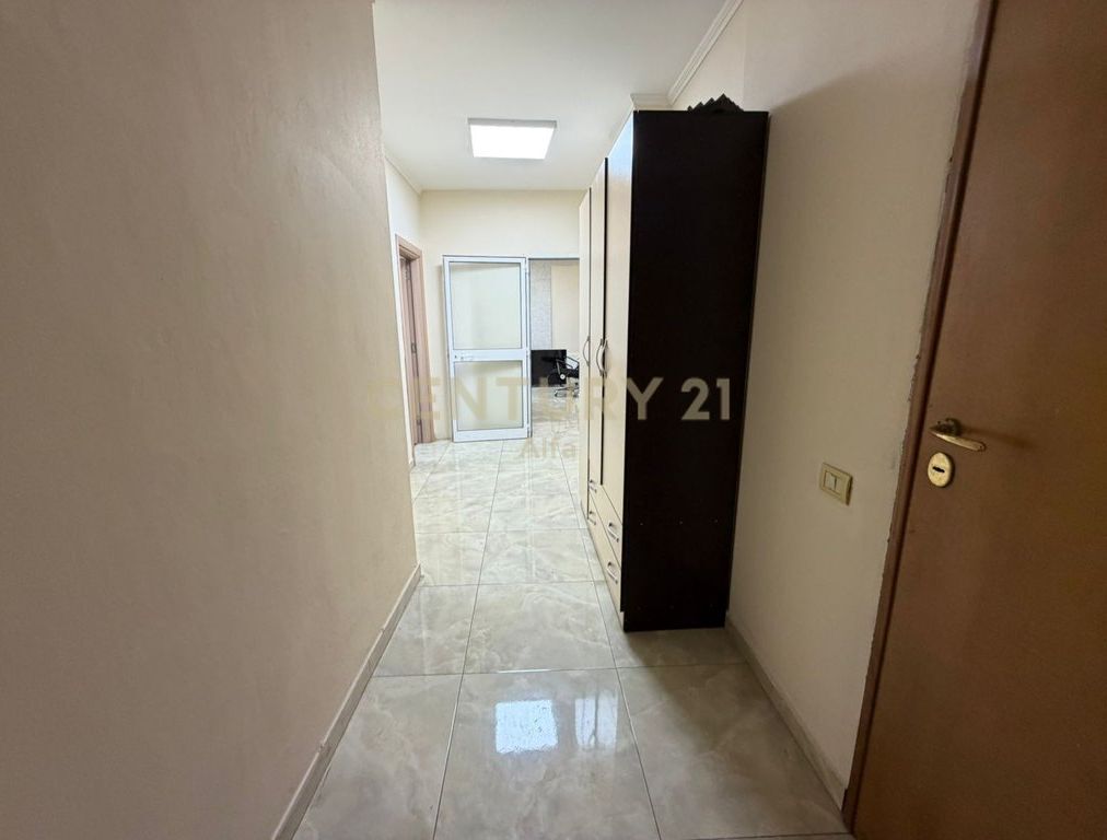 Premium Office 210 m² with Veranda and View of the Artificial Lake of Tirana – 5th Floor