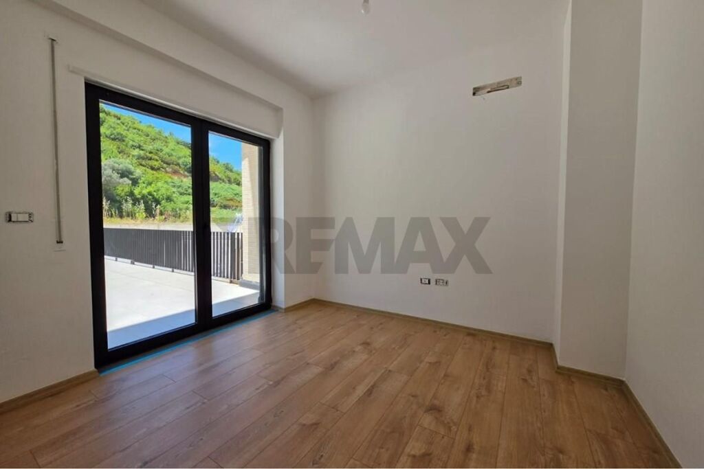Shitet apartament 3+1 tek Zgjerimi Kodra e Diellit