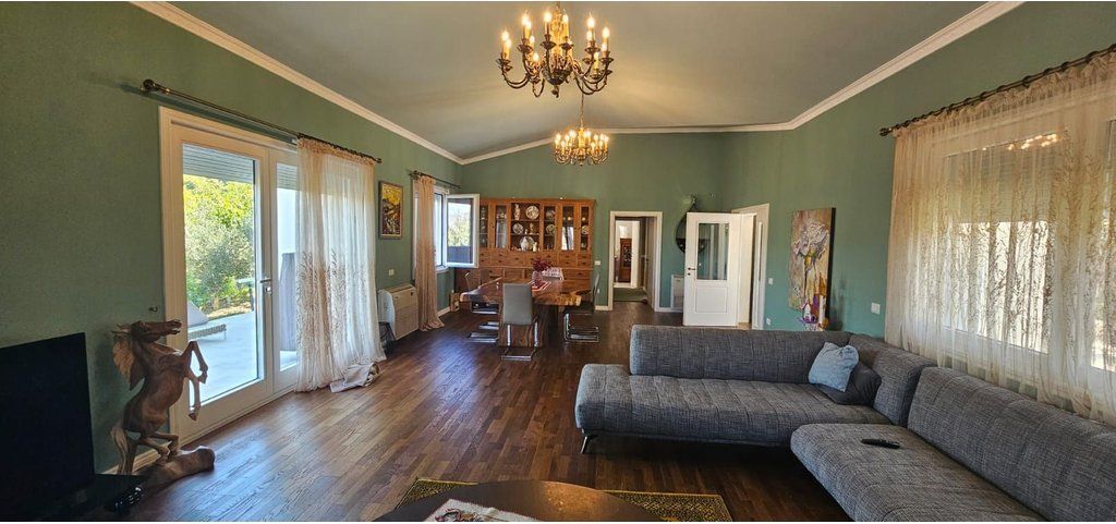 Jepet me qira vilë private me pishinë në Damjan, Vaqarr.