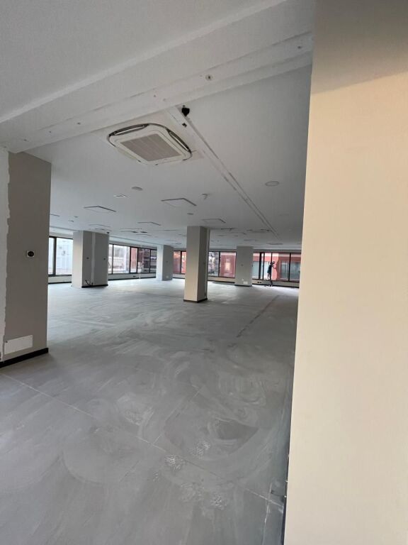 🏢 Spazio Commerciale Premium in Affitto – Complesso Delijorgji