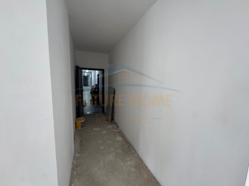 Shitet, Apartament 2+1+2, 5 Maj, Tirane.
