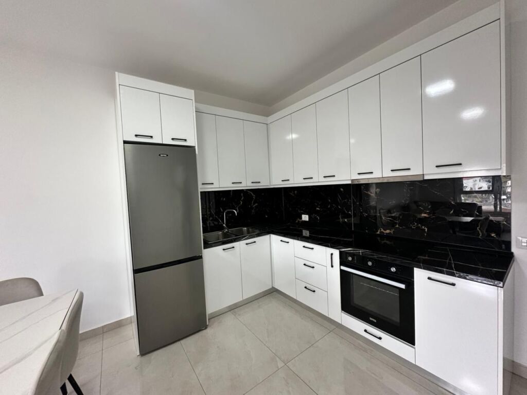 Shitet me kredi 💥2+1+2/Shitje 📍Paskuqan 📌135000€