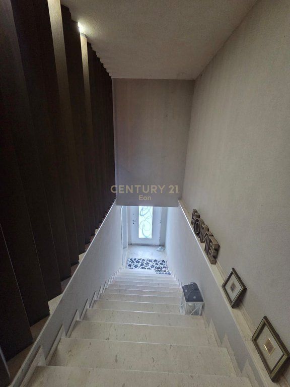 ESCLUSIVO APPARTAMENTO/DUPLEX IN VENDITA VICINO AL TRIBUNALE, DURRËS!        315.000 € 
