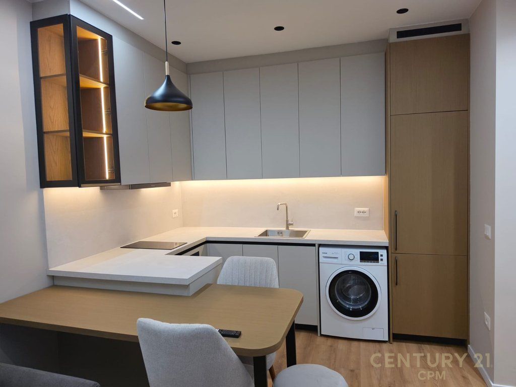 Apartament 1+1+P për Qira tek Ish Blloku, Tiranë - 750€