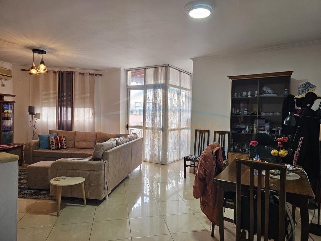 Apartament 2+1,Rruga e Barrikadave!