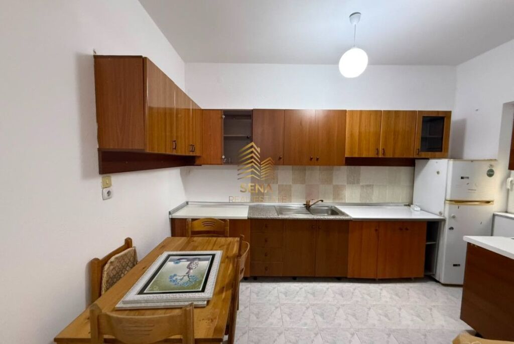 Rent, Private Entrance, 2+1+balcony+ Parking Spot, American Hospital 2, 45,000 Leke/month