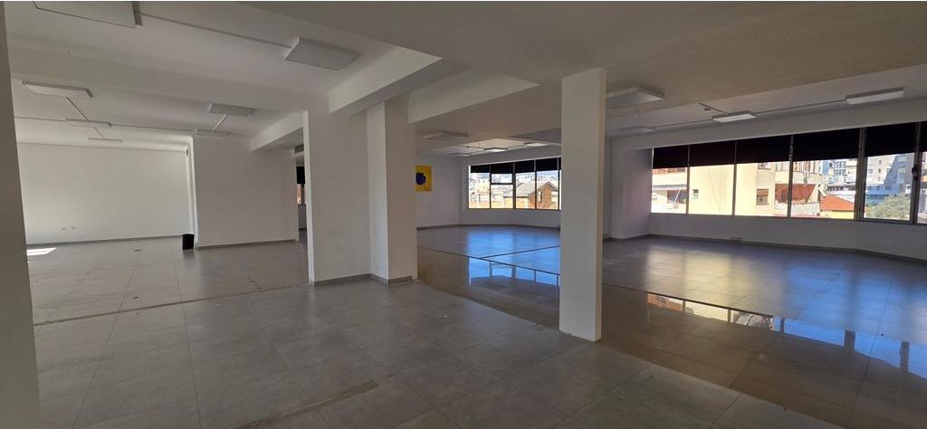 DELIJORGJI, VIA "KAVAJËS", EDIFICIO DI 4 PIANI IN AFFITTO! 13.500 € /Mese