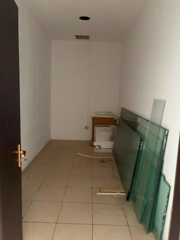 Locale commerciale in affitto, Bllok