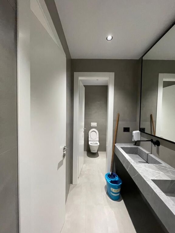 🏢 Spazio Commerciale in Affitto – Complesso Delijorgji