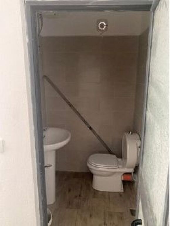 AMBIENTE IN VENDITA --PALAZZO CON FRECCE