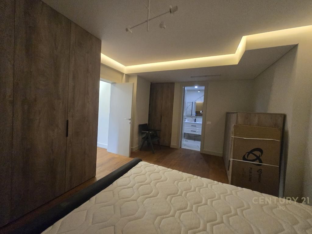 Villa con piscina in affitto a Kodra e Diellit 2!