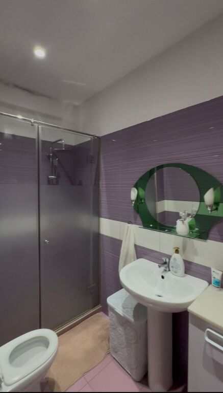 Shitet, Apartament 1+1, Rruga Bedri Karapici, Tirane .