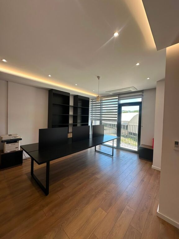 🏢 Locale per Ufficio in Affitto – Lake View Residence Via Kosovareve