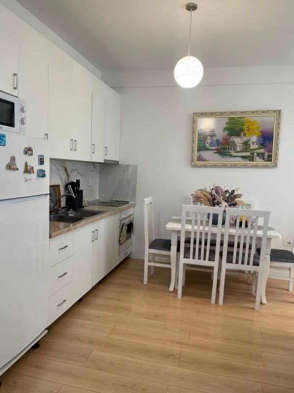 Apartament 1+1 per qera Univers City !