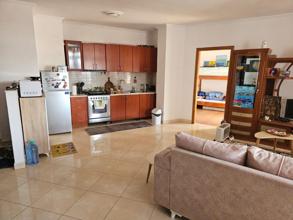 Apartament 2+1,Rruga e Barrikadave!